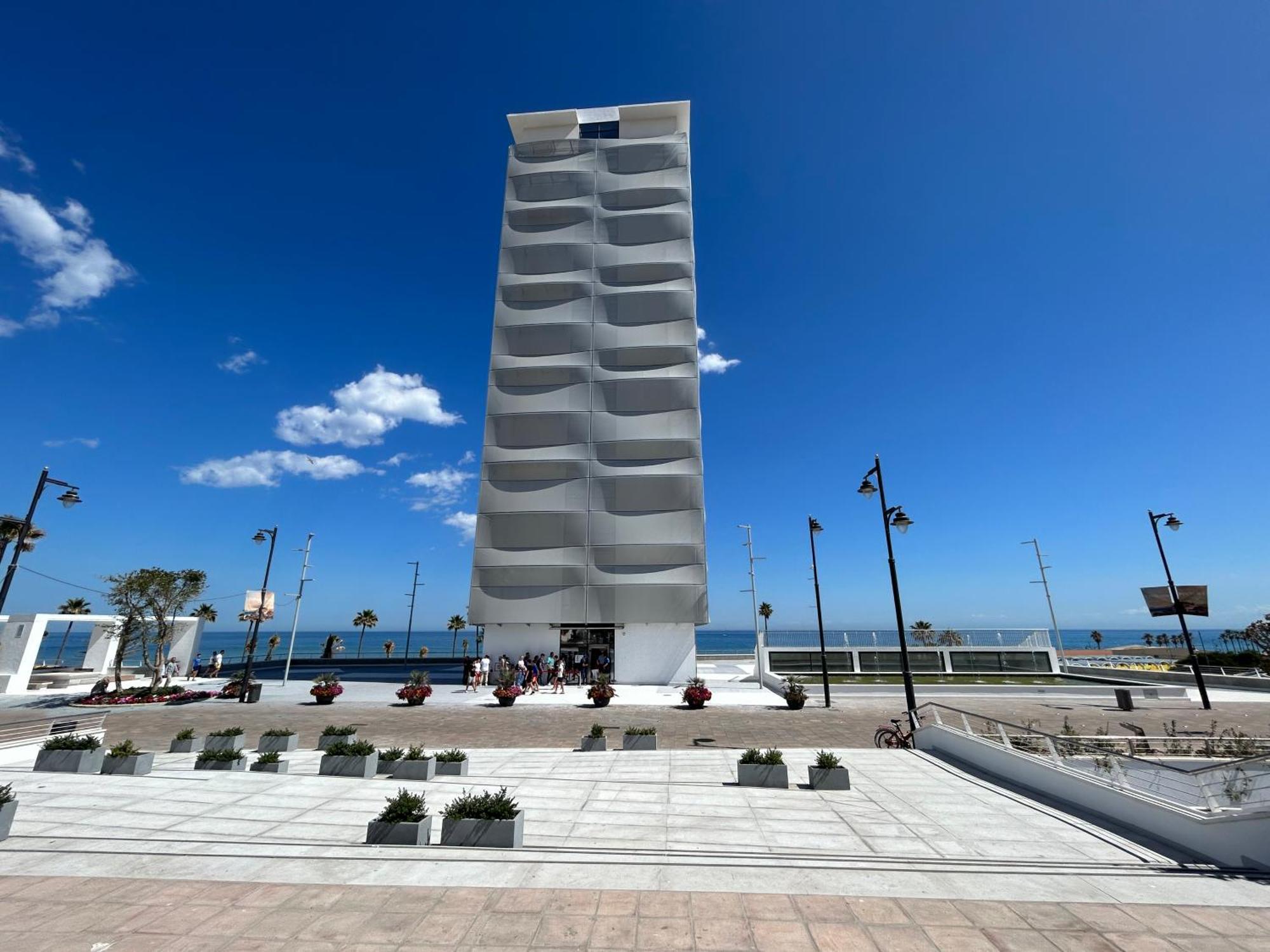 Townhouse With Arabic Pool And Close To The In Hébergement de vacances Estepona